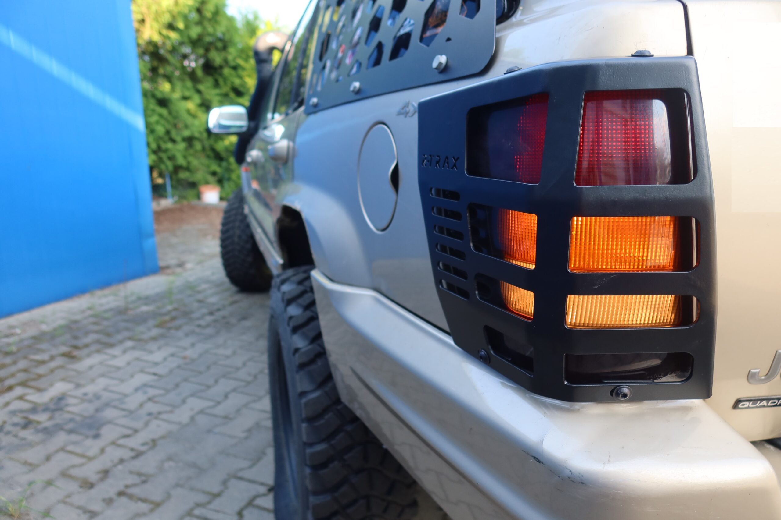 Osłonki na lampy tylne R-Trax Jeep WJ